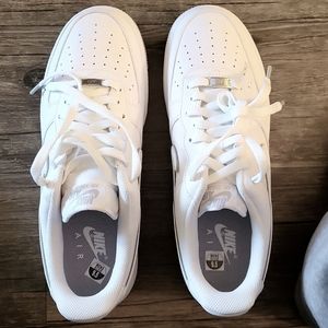 Nike - AF1 Air Force One's 9.5